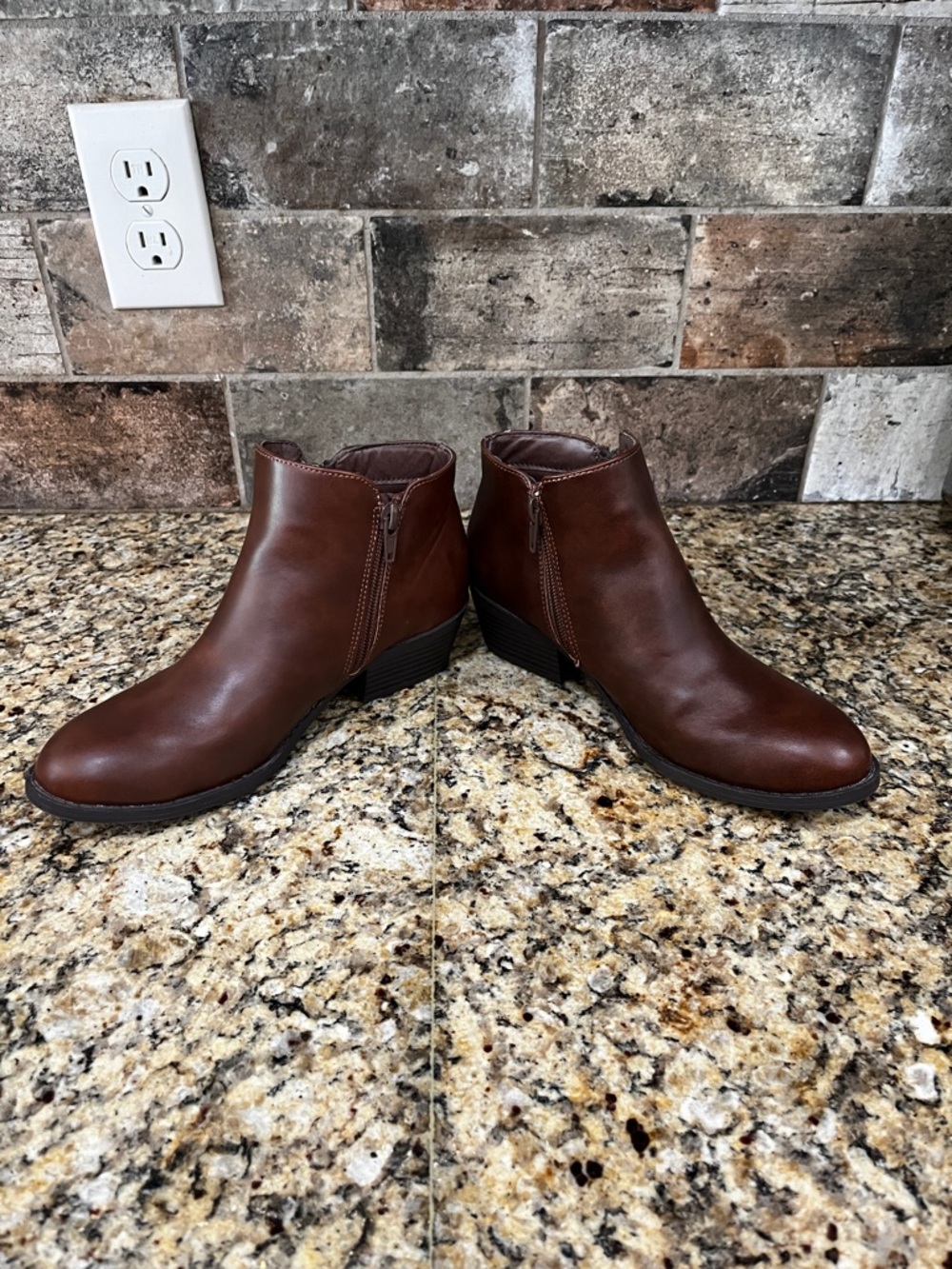 Arizona Women's Brown Leather Ankle Boots - Side Zip Booties Size:6